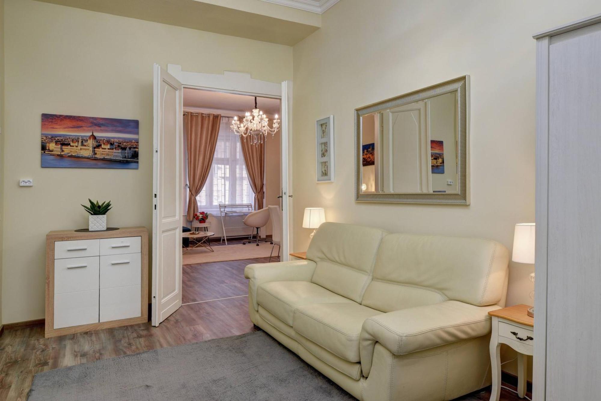 Buda Center Apartment Budapeste Exterior foto